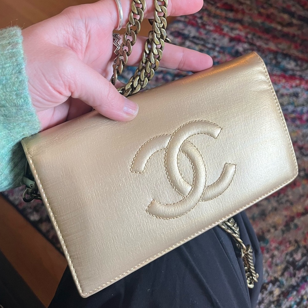 EUC CHANEL Wallet crossbody